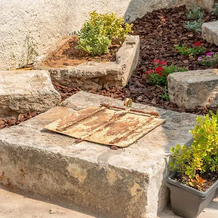 Frank's Place - Private Parking 아르고스톨리온