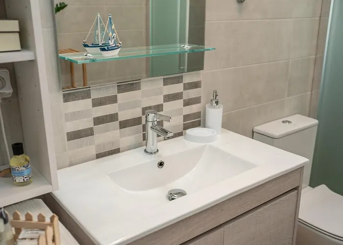 Frank's Place - Private Parking