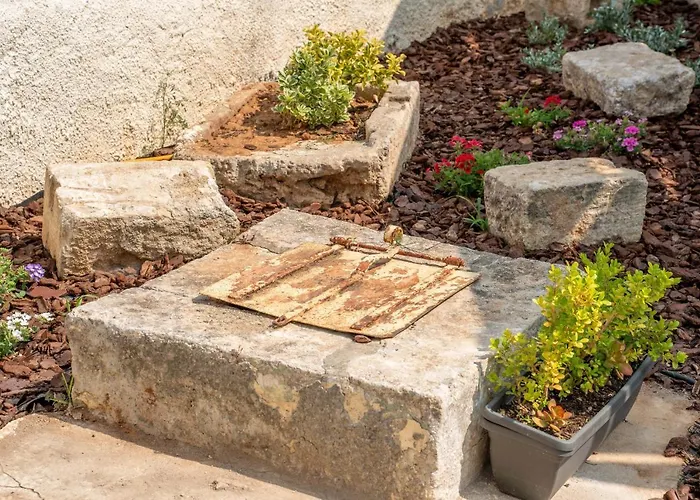 Frank's Place - Private Parking Argostoli (Kefalonia)