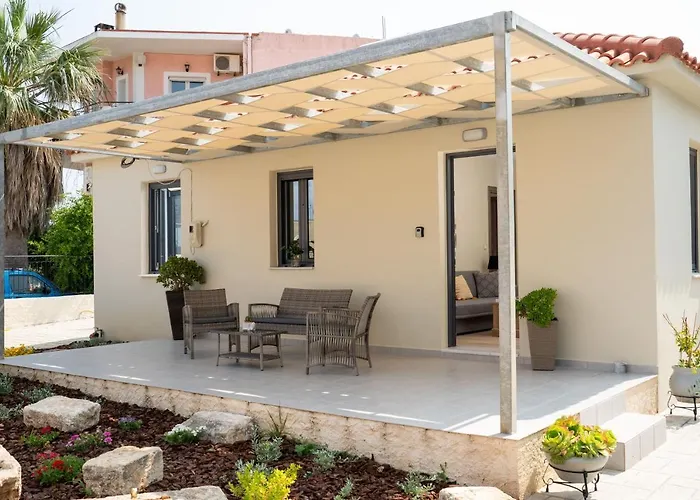 Frank's Place - Private Parking