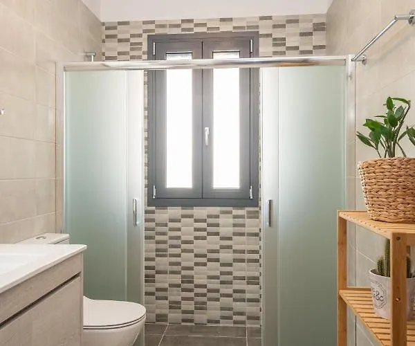 Frank's Place - Private Parking